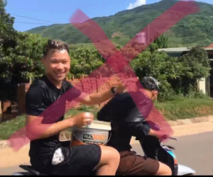 Vừa đi xe máy vừa gội đầu cho nhau, 2 thanh niên bị phạt 1,5 triệu đồng