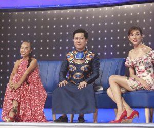 Lại thêm pha mặc váy ngắn trên sóng truyền hình: Võ Hoàng Yến liên tục dùng tay chỉnh váy để tránh mắc lỗi