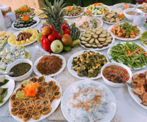 Nấu 50 mâm cỗ chay, cứng lưng run chân dịp Rằm tháng Bảy