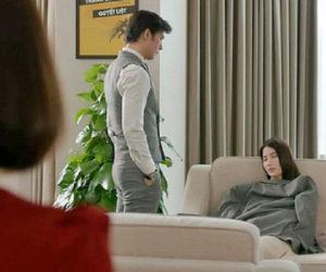 Tình yêu và tham vọng tập 52: Đau lòng nhìn Minh chăm sóc Linh, Tuệ Lâm khóc nghẹn rời Việt Nam không lời từ biệt