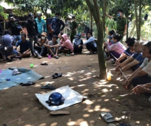 Bắt quả tang 12 'quý bà' đang sát phạt trong sới bạc liên tỉnh
