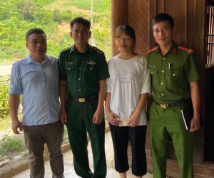 Nghẹn ngào giây phút trùng phùng của mẹ với cô con gái bị bán khi chưa tròn 12 tuổi