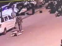 Vụ án gây phẫn nộ MXH Trung Quốc: Gã trai giết bạn gái cũ dã man ngay trên đường, người dân khuyên can cũng bị dùng dao truy đuổi