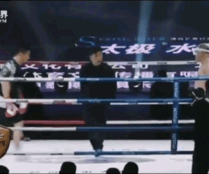 Clip: Cao thủ 'kungfu' bị võ sĩ MMA đấm gãy mũi, băng kín mặt