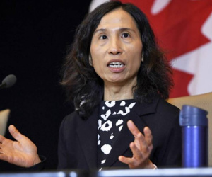 Bác sĩ hàng đầu Canada khuyên đeo khẩu trang khi quan hệ tình dục