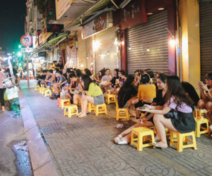 Nhiều quán cafe thâu đêm ở Sài Gòn chật kín khách: Sức chi tiêu của người Việt về đêm đâu kém du khách quốc tế!