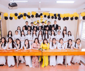 Lớp học siêu giỏi ở Nghệ An: 33/34 nhận học bổng tuyển thẳng, 1 thủ khoa khối D1, điểm trung bình Anh 9,5
