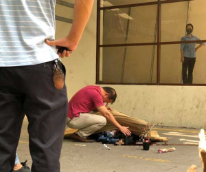 Hà Nội: Nam công nhân sửa điều hoà rơi từ tầng cao chung cư xuống đất tử vong