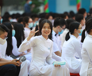 Học sinh cả nước bước vào năm học mới