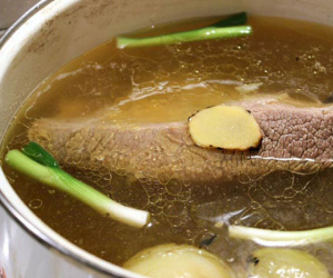 Khử hết mùi hôi của xương bò và có ngay nồi nước dùng thơm ngọt chỉ với mẹo đơn giản này