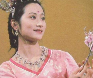 Yêu quái khiến Đường Tăng say mê ngắm nhìn trong 'Tây du ký 1986' ra sao ở tuổi U60?