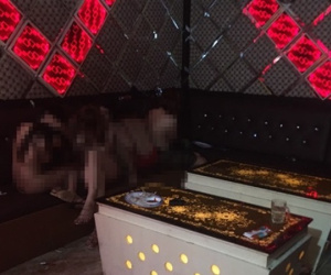 Đồng Nai: Phát hiện nhiều tiếp viên nữ nhảy thoát y với khách bên trong quán karaoke Dòng Đời