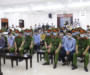 Hình ảnh phiên tòa xét xử sơ thẩm vụ án tại xã Đồng Tâm