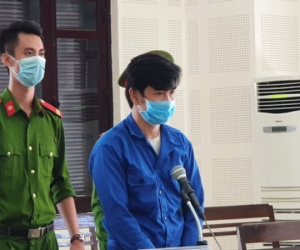 Gã cha dượng 'hờ' hiếp dâm 2 con riêng của người tình lĩnh 28 năm tù