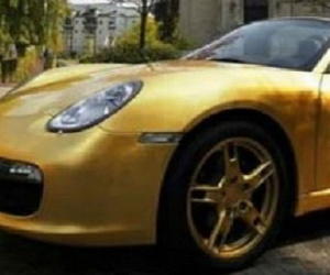 Số phận bí ẩn của chiếc Porsche Boxter mạ vàng đầu tiên trên thế giới