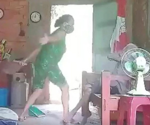 Khởi tố, bắt tạm giam con gái bạo hành mẹ ruột ở Long An