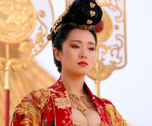 'Phù thuỷ Mulan' Củng Lợi: Tiểu tam phá nát gia đình Trương Nghệ Mưu, hôn nhân lỡ dở với tỷ phú thành chị đại phương Tây kính nể