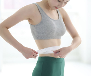 70% công dụng giảm nếp nhăn, diệt mỡ bụng của quả bơ là ở phần hạt, vậy nên người Nhật toàn tự làm và uống trà hạt bơ vào buổi sáng