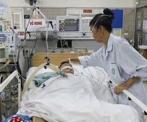 35 người đến Bạch Mai khám sau ăn pate Minh Chay
