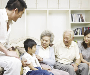 Trách con gái toàn 'lấy đồ nhà mang đi', người mẹ sững sờ khi thấy nhận được món quà 'từ trên trời rơi xuống'