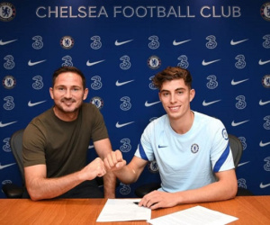 Cựu tiền đạo Chelsea đoán Lampard sẽ 'bay ghế' đầu tiên