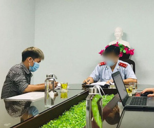 Khoảnh khắc ngượng 'cứng mặt' của Hưng Vlog khi bị phạt 7,5 triệu vì nồi nấu cháo gà nguyên lông, dân mạng: Nồi cháo đắt nhất lịch sử!