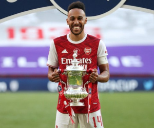 Arsenal trói Aubameyang bằng mức lương kỷ lục