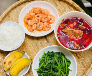 Em dâu sinh, chị chồng đích thân xuống bếp, những mâm cơm trong 8 tháng khiến tất cả phải kinh ngạc