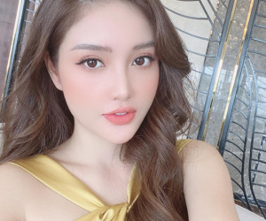 Nàng WAGs đạt điểm 10 nhan sắc và thần thái, đố các 'thám tử mạng' biết là bồ của ai đấy?
