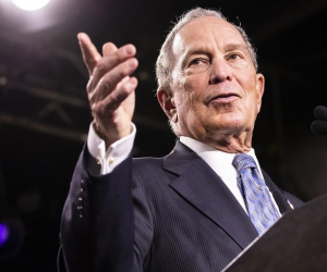 Tỷ phú Michael Bloomberg dự chi 100 triệu USD giúp ông Joe Biden cạnh tranh với tổng thống Donald Trump