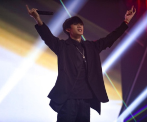 King of Rap tập 6: Nhật Hoàng 'lột xác' với 'Bánh trôi nước', đánh bại đối thủ nặng ký ở bảng A