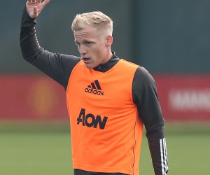 Van de Beek đá chính, MU vẫn thua 0-1 trước Aston Villa
