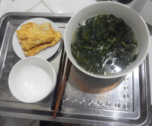 Chồng đưa vẻn vẹn 20 nghìn đi chợ và mắng 'khéo co thì ấm' tới khi nhìn mâm cơm vợ nấu 'cực chất' mà anh đứng hình