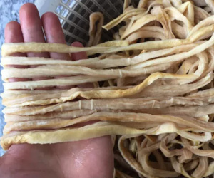 Củ cải khô 'cháy hàng' khi giao mùa