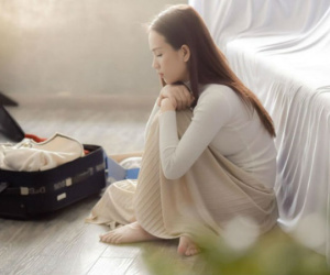 Lấy chồng được 3 năm thì bất ngờ thấy 1 cuốn album ảnh trong kho để đồ, lúc lật dở vợ tím tái mặt mày vì thứ nhìn thấy bên trong