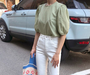 Áo blouse trơn màu đúng là chân ái của nàng công sở, có đến 10 cách diện sang xịn hết cỡ