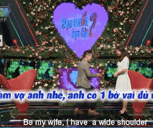 Bạn muốn hẹn hò: Vừa gặp cô gái, chàng trai đã quỳ xuống trao tín vật đặc biệt khiến đối phương ngỡ ngàng