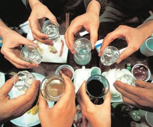 Hiểm họa khôn lường của việc uống rượu thụ động