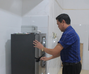 Vụ 11 học sinh tiểu học nghi ngộ độc thực phẩm ở Đông Anh: Kiểm định thực phẩm bằng… mắt (!?)