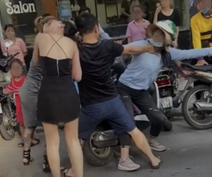 Đôi vợ chồng và cô bồ nhí trong vụ đánh ghen trên phố Lý Nam Đế có thể bị xử phạt như thế nào?