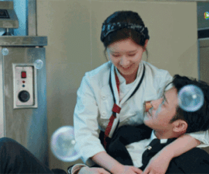 Phim mới của Triệu Lộ Tư bị chê thậm tệ vì phi lý: Cấp cứu người ngộ độc bằng nước rửa chén