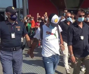Luis Suarez tới Italy, vượt qua bài kiểm tra để nuôi hy vọng gia nhập Juventus