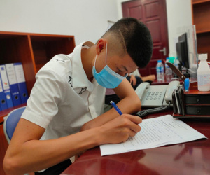 Con trai 19 tuổi thay mẹ ký đơn hiến tặng trái tim của cha cho bệnh nhi 11 tuổi