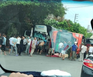 Ninh Bình: Xe khách mất lái lật giữa quốc lộ, đè tử vong cụ bà đi xe đạp điện