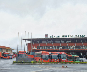 Ảnh: Bến xe Đà Lạt vắng tanh, các khu du lịch thưa thớt người đến tham quan dịp cuối tuần
