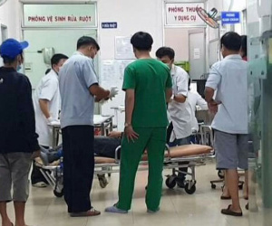 Đang ăn cơm bị kẻ lạ mặt xông vào nhà chém gần lìa cánh tay