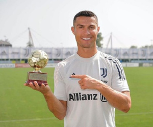 Ronaldo giành danh hiệu Cầu thủ ghi bàn tốt nhất thế giới
