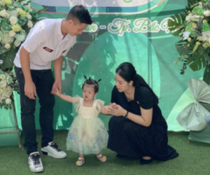 Hôm qua tuyên bố 'đã cưới đâu', hôm nay Khánh Linh lại đăng ảnh bên Tư Dũng và gọi 'chồng' ngọt xớt