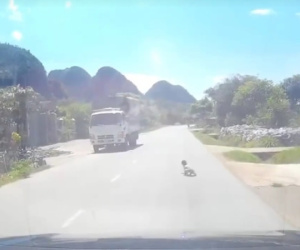 Những tình huống thót tim tài xế hay gặp trên đường