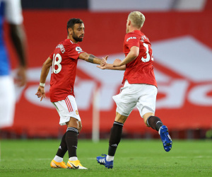 Tân binh Van de Beek nổ súng, M.U vẫn thua thảm bởi người cũ Zaha